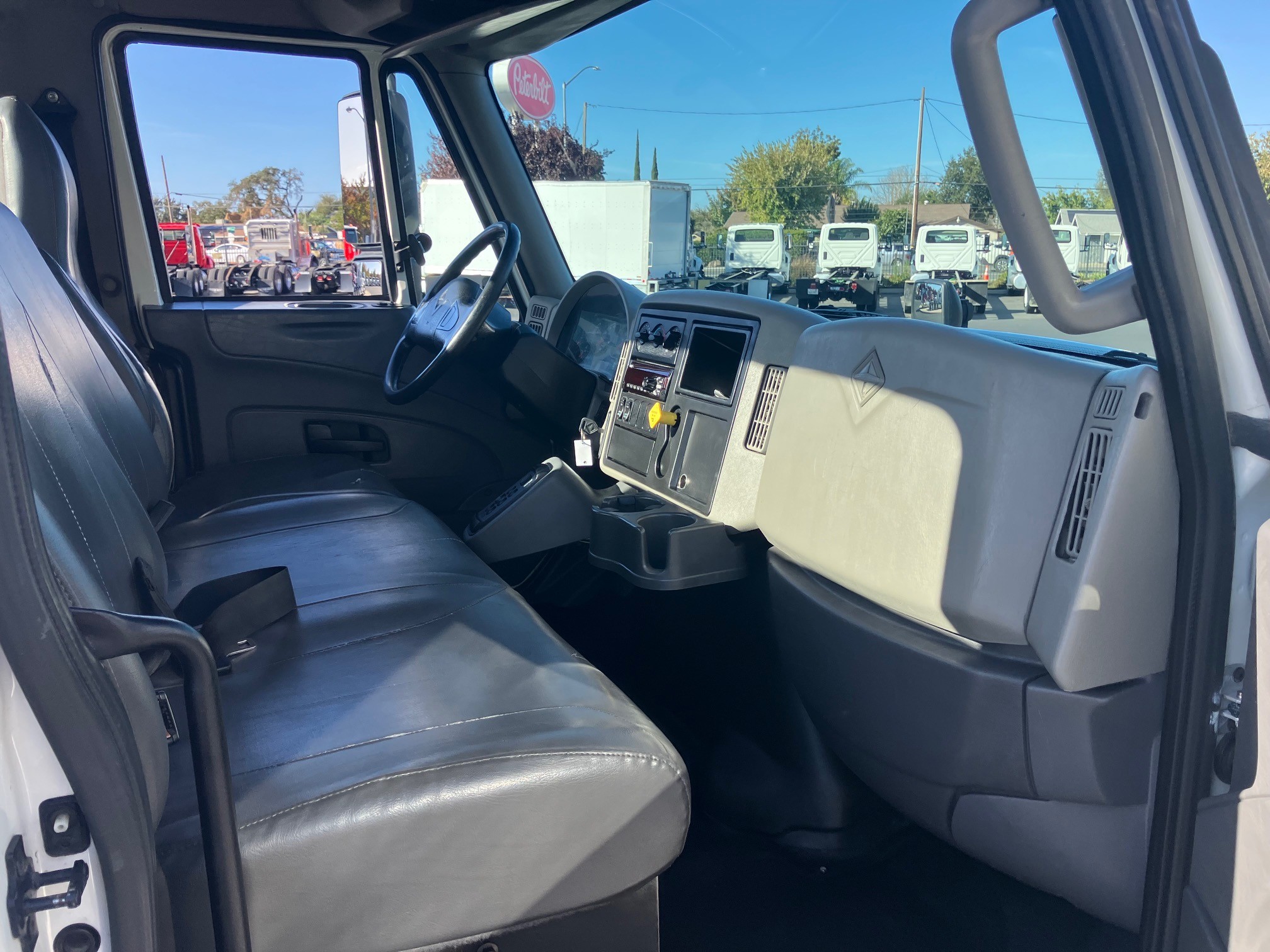 2018 International 4300 - Image 6
