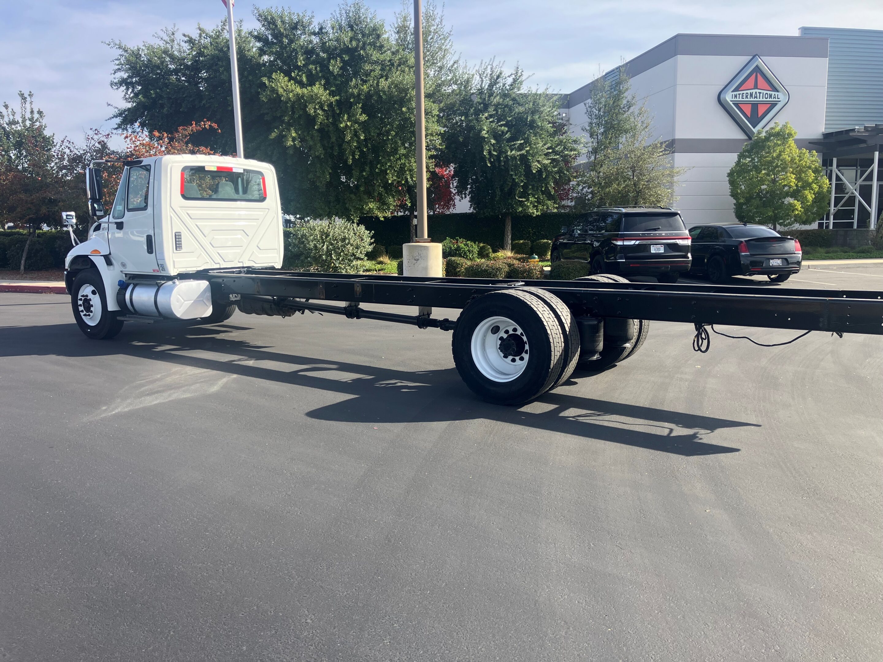 2018 International 4300 - Image 2