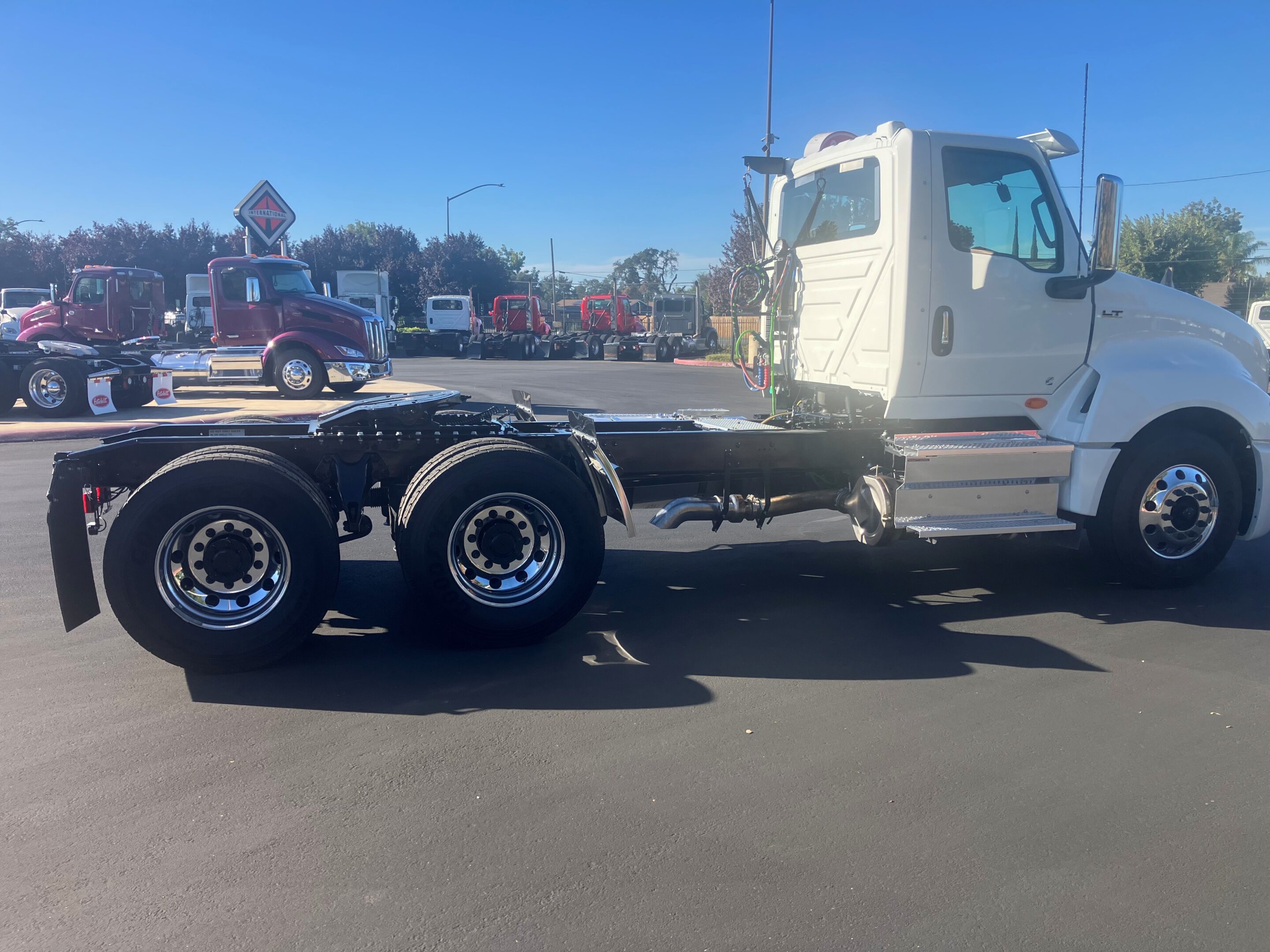 2026 International LT625 - Image 4