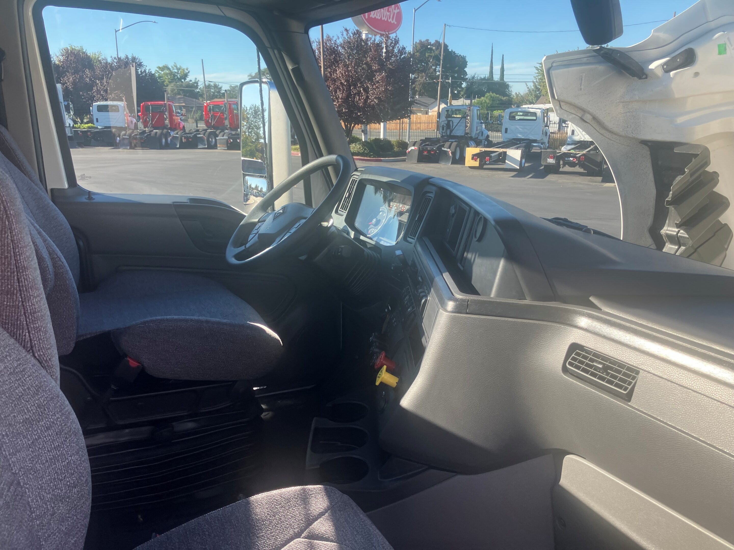 2026 International LT625 - Image 7